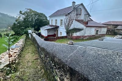 Magnifica casa con terreno y cuadras